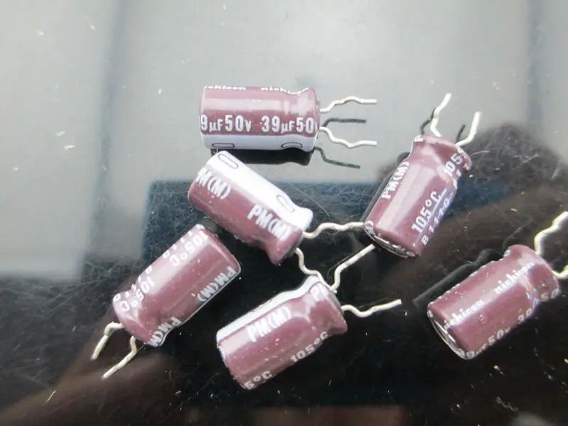 20 adet Nıchıcon PM 39mfd 50V 39UF uzun ömürlü elektrolitik kondansatör 105℃ 6.3 * 11mm