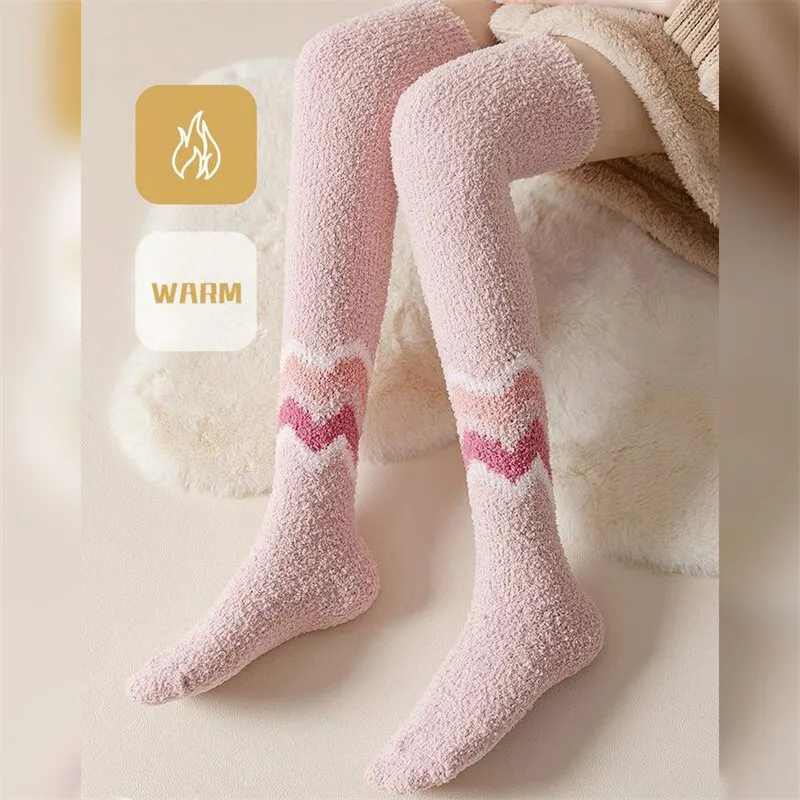 Kadın Çorap Kış Uzun Mercan Polar Diz Üzerinde Çorap Kalın Sıcak Uyku Ev Odası Çorap Havlu Çorap