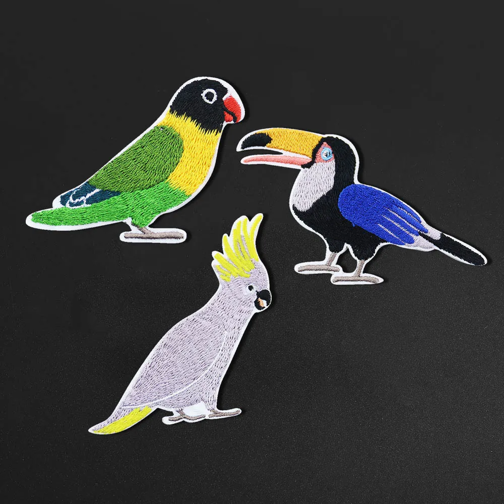Karikatür sevimli hayvan Üç farklı stilleri papağan amblemi Nakış Yama çocuk giyim aksesuarları İşlemeli Rozetler