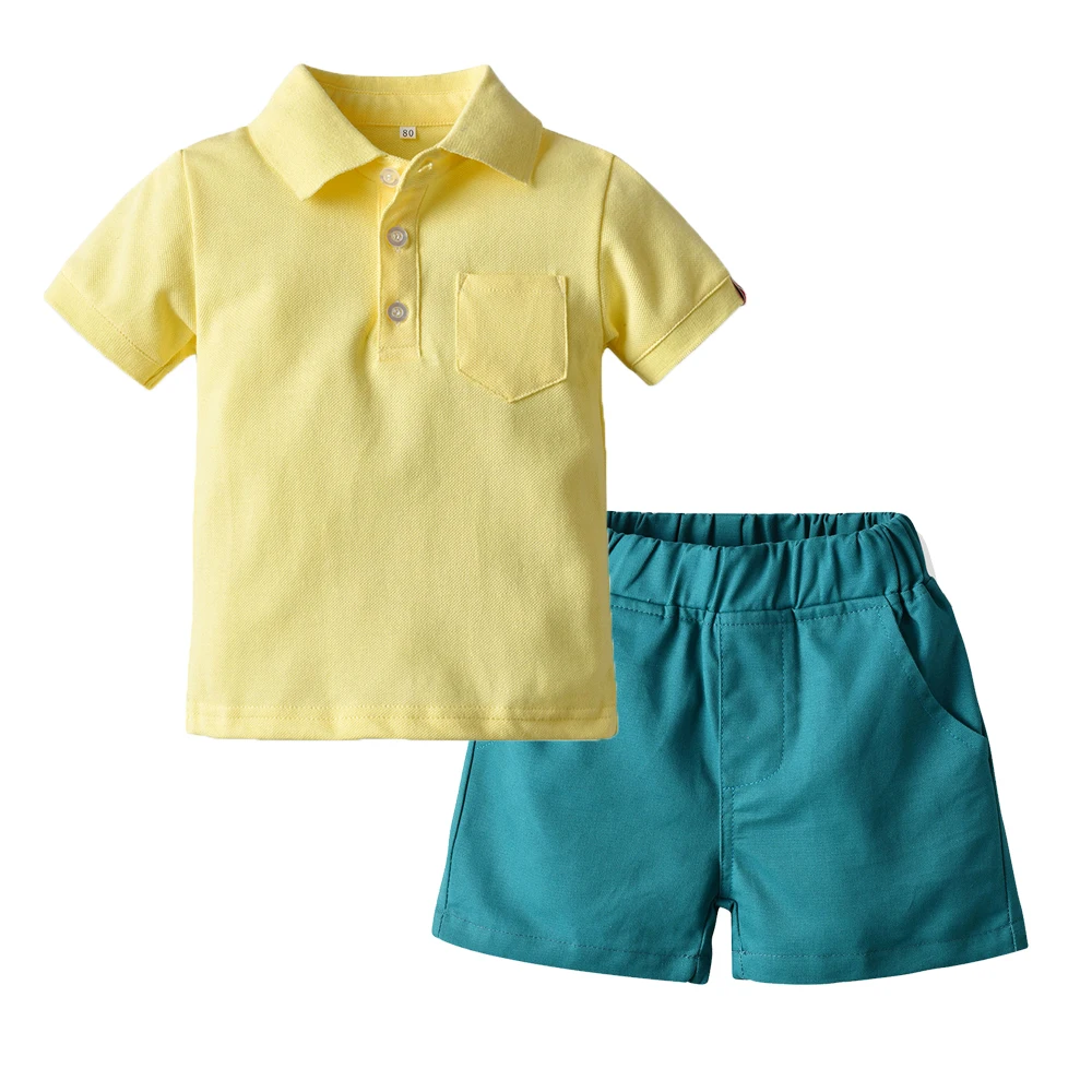 Rahat Yürümeye Başlayan Çocuk Giyim Seti Yaz Bebek Erkek Giysileri Sarı T-shirt Şort 2 adet / takım Kıyafetler Bebek Çocuk Kostüm Düğmesi