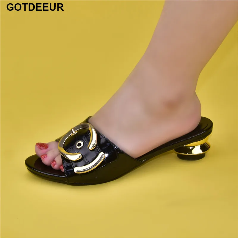 Yeni Varış Ayakkabı Düğün Kadınlar için Artı Boyutu Kadın Ayakkabı 42 43 Topuk Pompaları Kadın Ayakkabı üzerinde Kayma Düşük Topuklu İtalyan Tasarım