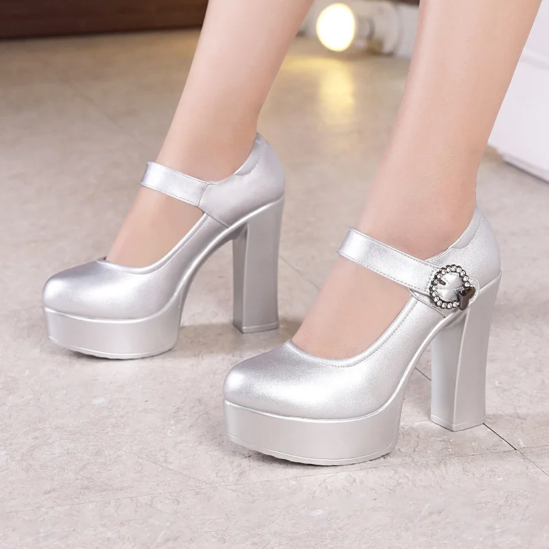 Zarif Gümüş Beyaz Kırmızı düğün Ayakkabı Gelin kadın Pompaları 2023 Bahar Yumuşak Deri Ayakkabı Platformu Yüksek Topuklu Ayakkabılar Kalın Taban